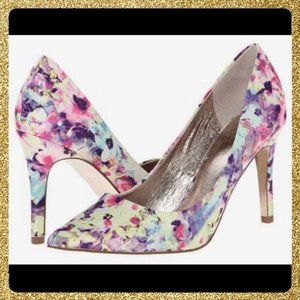 NWOT Adrianna Papell Lilac Floral Heel